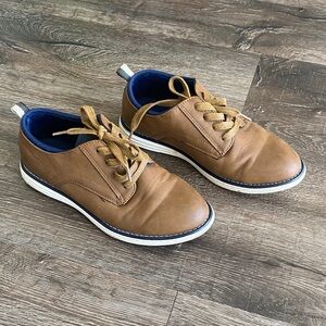 Cat and Jack Dress Sneaker size 5